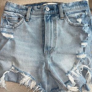 Abercrombie & Fitch 4” Mom shorts
